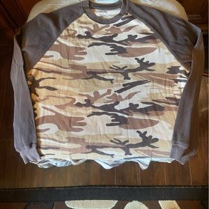 Mens XL desert camo thermal long sleeve shirt.
